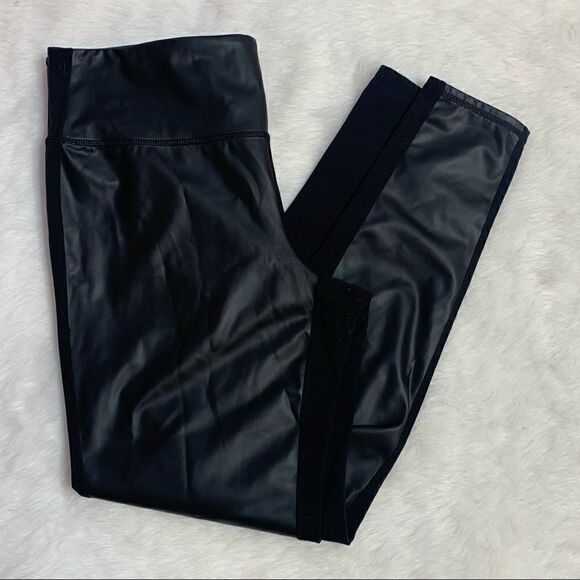 Black Leggings Athleta Gleam Chaturanga To Town Faux Vegan Leather Front Panel L - Picture 4 of 6